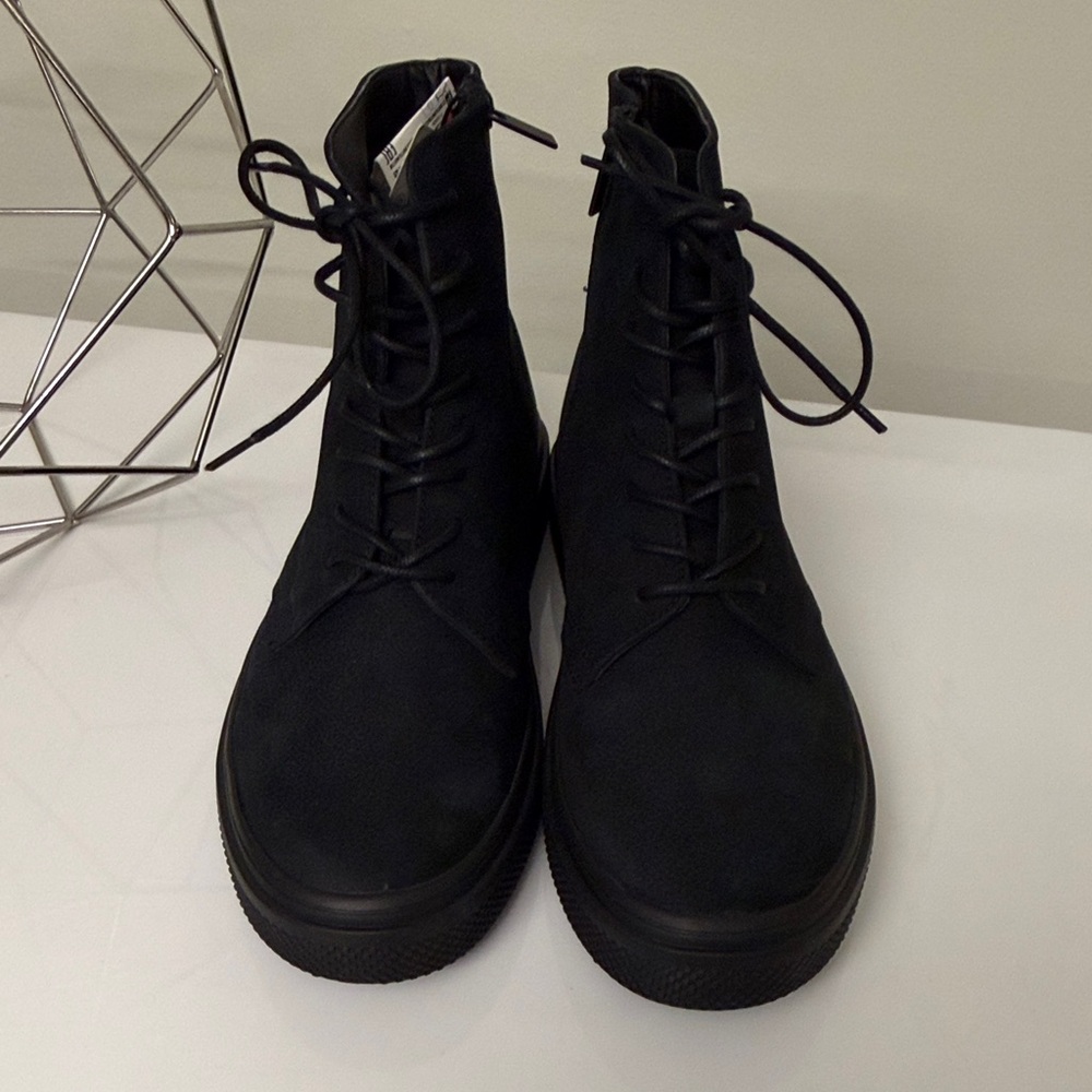 Zara Black High-Top Sneakers